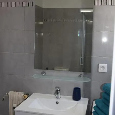 Apartment Juan Les Pins 2 Min Des Plages De Sable Antibes